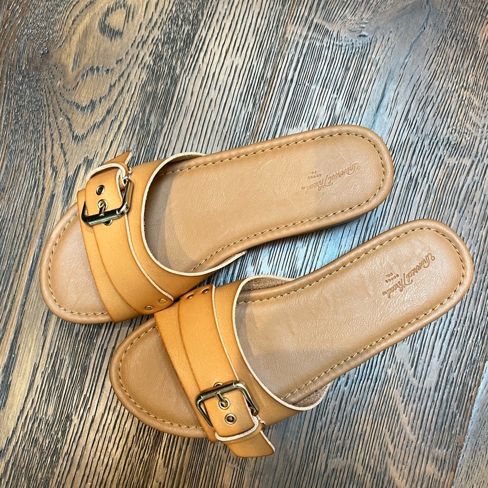Universal Thread Tan Slide Sandals - Picture 4 of 7